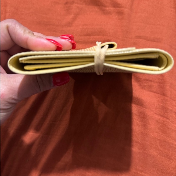 LV medium sized wallet epi yellow - Picture 4 of 8